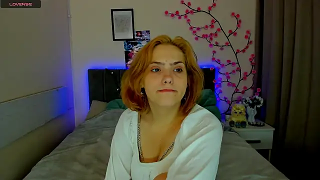 DellaRows webcam