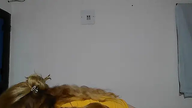 Layla-Astrum live cam on StripChat