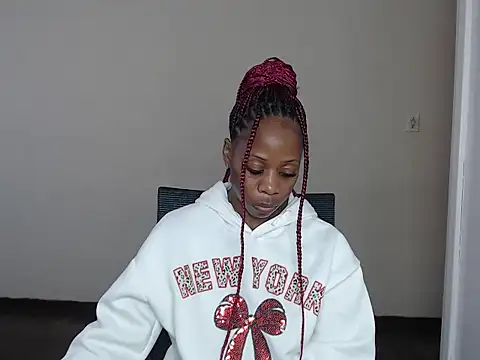 QUEENMANDYY webcam
