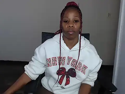 QUEENMANDYY webcam