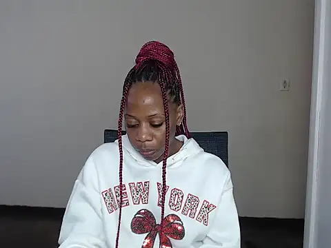 QUEENMANDYY webcam