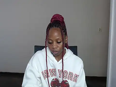 QUEENMANDYY webcam