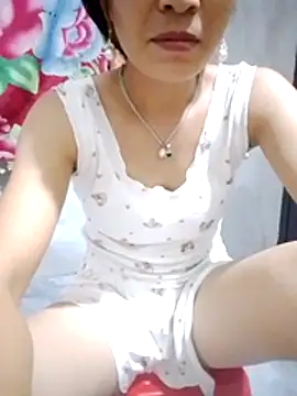Thobaby112 live cam on StripChat