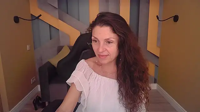 EllaLong webcam