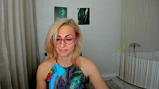 MuseOfStage live cam on StripChat