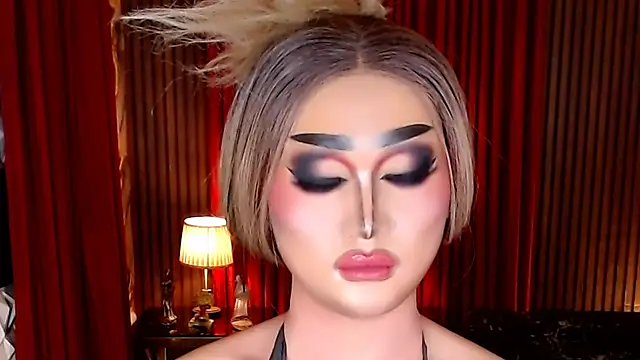 Modella: IndestructibleLily