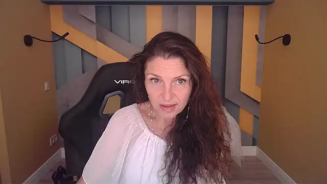 EllaLong webcam