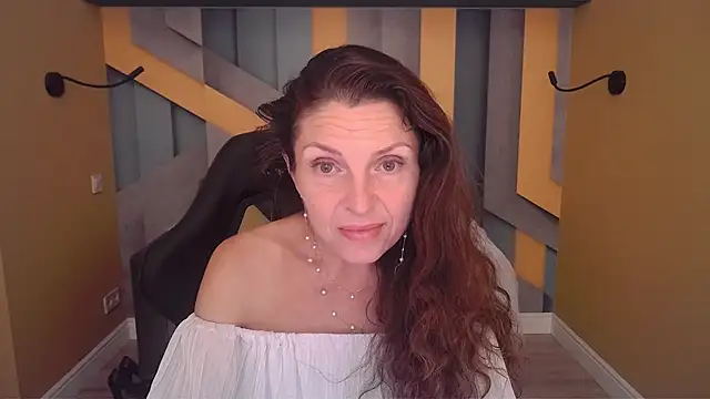 EllaLong webcam