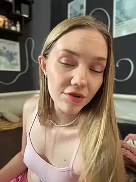 MilaMoone webcam