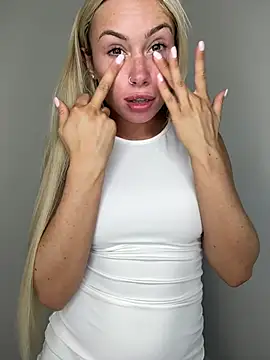 SexySaraxxoo webcam