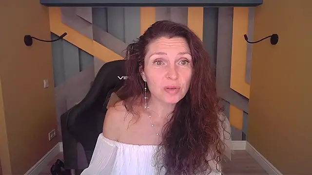 EllaLong webcam