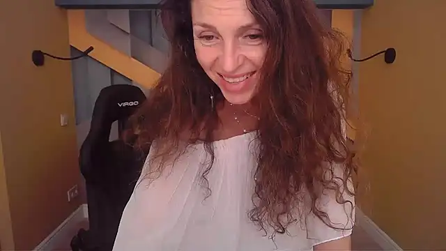 EllaLong webcam