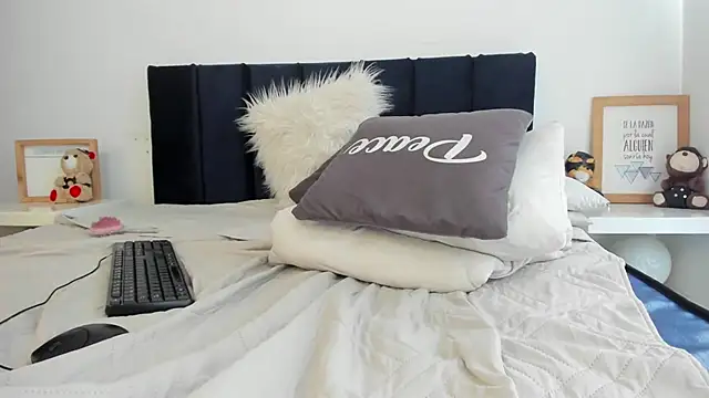 melanie_roux__ webcam