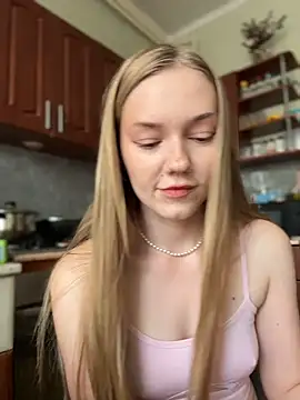MilaMoone webcam