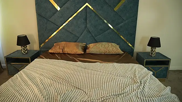 MikaFoxy webcam