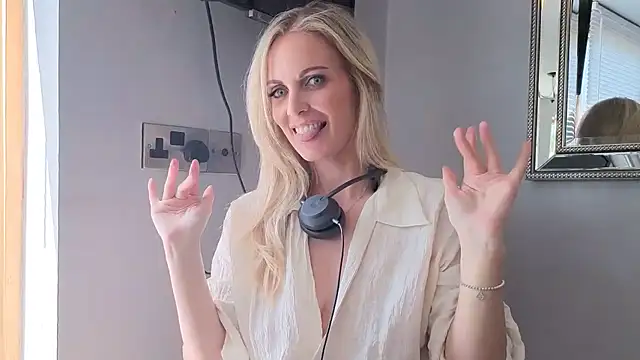 Bonnie_Ryder Live Web Cam Show