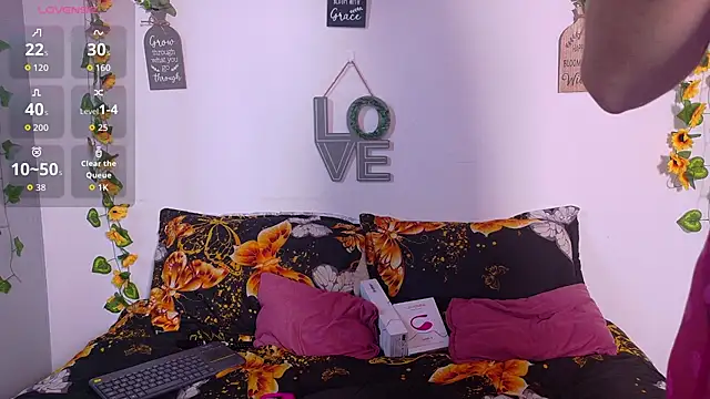 emiily_curly webcam