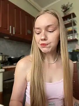 MilaMoone webcam