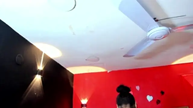 YayaHilton webcam