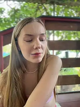 MilaMoone webcam
