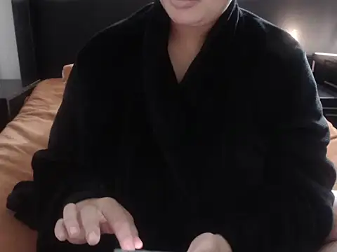 XHotJuicyBootyXX webcam