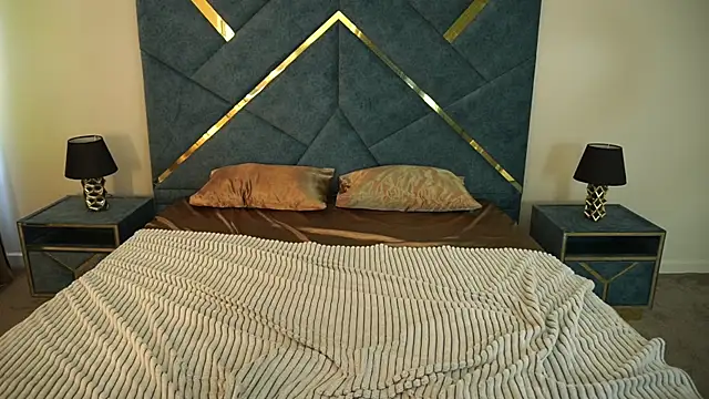 MikaFoxy webcam