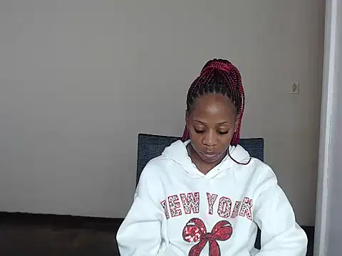 QUEENMANDYY webcam