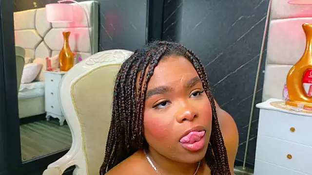 EbonyHenner webcam