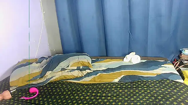 CurvyLara webcam