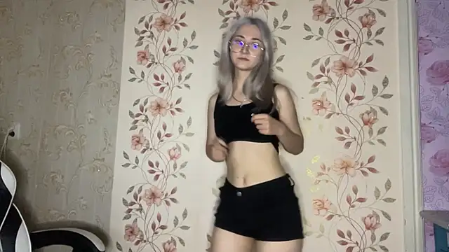 WhitePowerGirl webcam