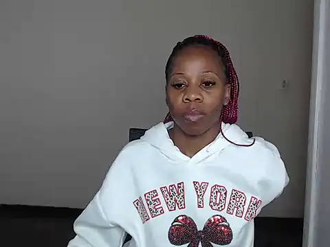 QUEENMANDYY webcam