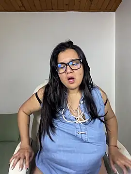 SWEETLILY18 webcam