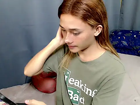 Petite_HugeCock webcam
