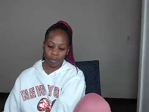 QUEENMANDYY webcam