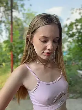 MilaMoone webcam
