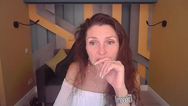 EllaLong webcam
