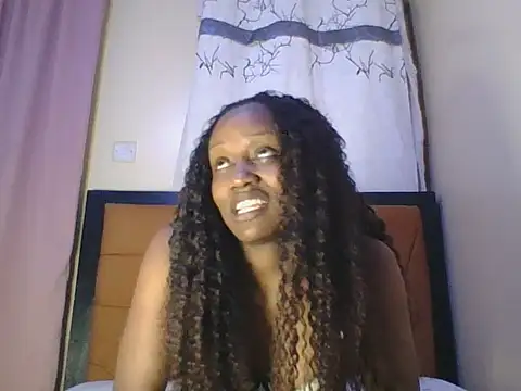 Nina_Maya
