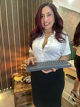 MonicaMoret live cam on StripChat