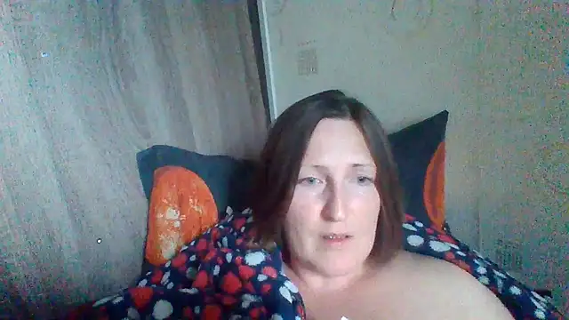 AllaSowinskaya live cam on StripChat