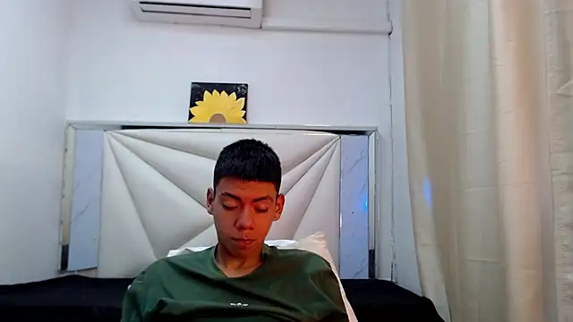 Liarr_ Live Web Cam Show
