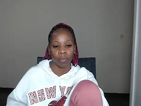 QUEENMANDYY webcam