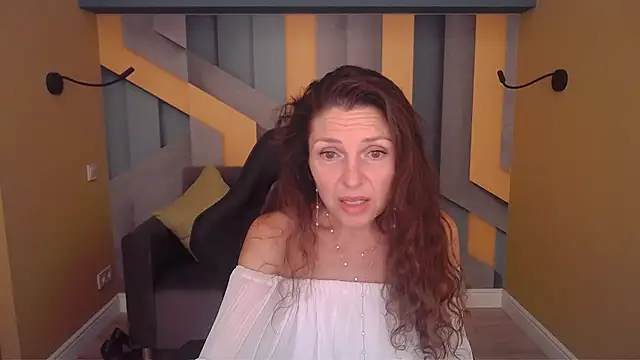 EllaLong webcam