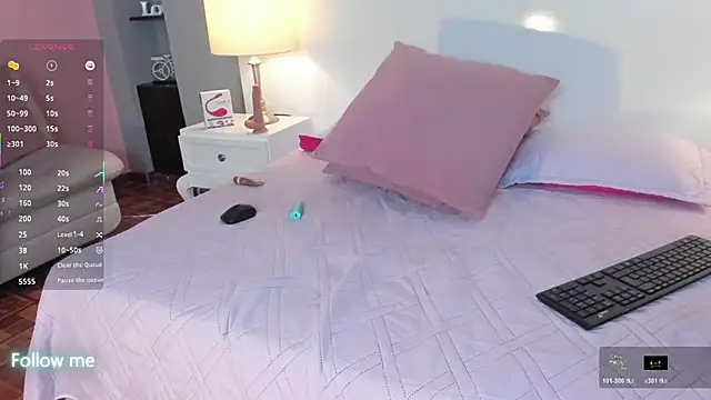 Luna_roose1 webcam