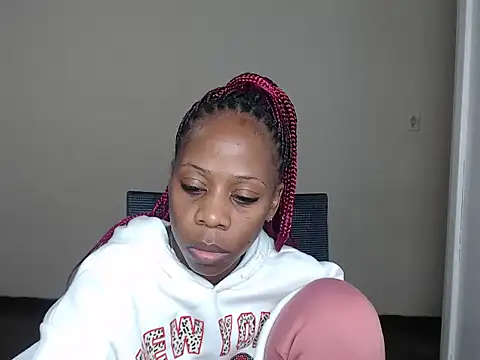 QUEENMANDYY webcam
