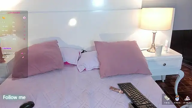 Luna_roose1 webcam