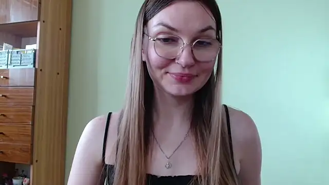 LooveELLYx webcam