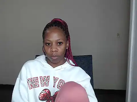 QUEENMANDYY webcam
