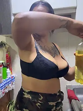 KattalellaGomez webcam