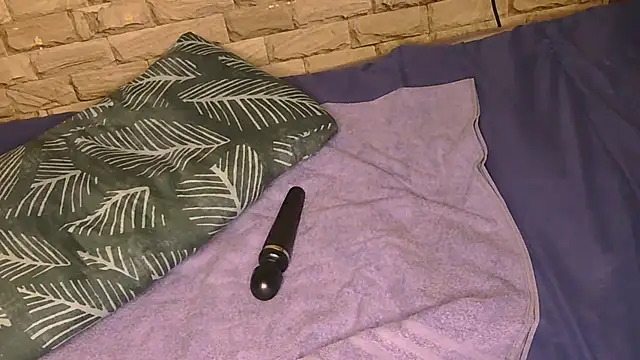 Sweethoneyglow live cam on StripChat