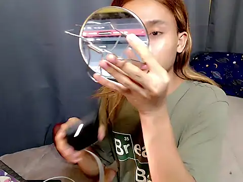 Petite_HugeCock webcam